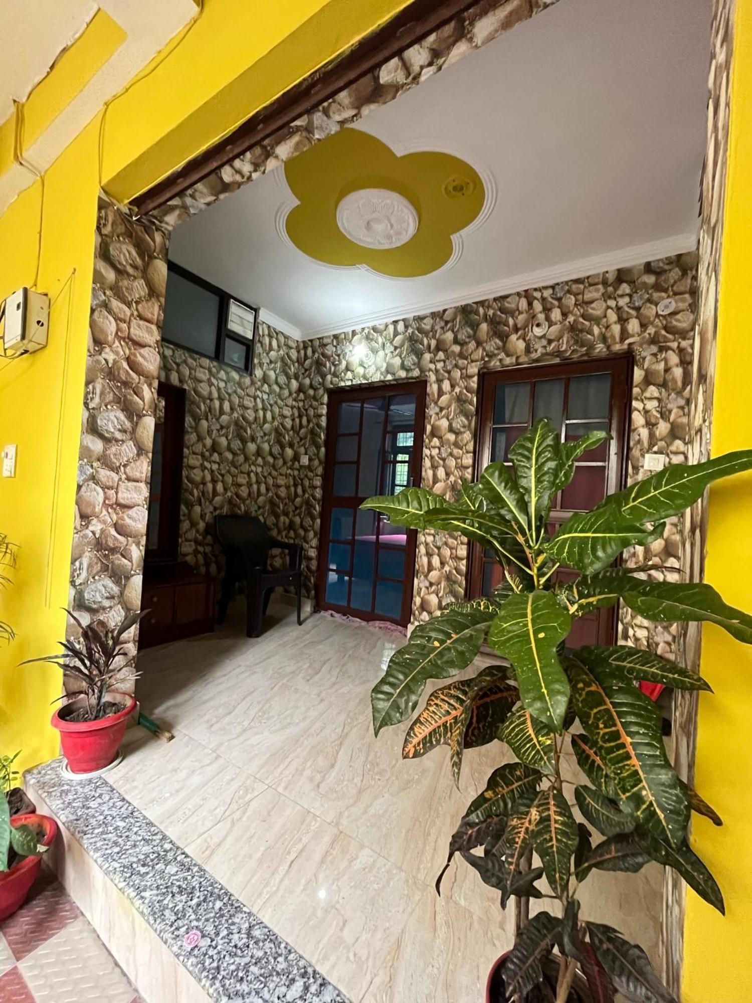 Anjali Home Stay Risikés Kültér fotó